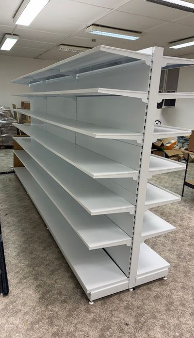 Movitý majetek — vybavení prodejny a kanceláře — foto 1